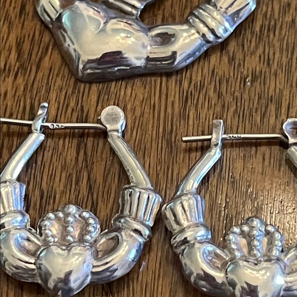 Claddagh  Irish Symbol .925 Pendant and Earrings Set - Picture 4 of 4